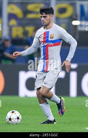 Mailand, Italien. 04. Oktober 2022. Pedri des FC Barcelona während des UEFA Champions League Group-Bühnenmatches zwischen dem FC Internazionale und dem FC Barcelona im Stadio San Siro, Mailand, Italien, am 4. Oktober 2022. Kredit: Giuseppe Maffia/Alamy Live Nachrichten Stockfoto