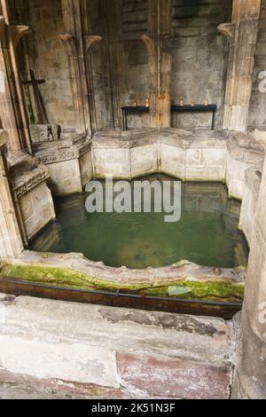 St. Winefride's Well in der walisischen Stadt Holywell einer der ältesten Wallfahrtsorte Großbritanniens, eines der sieben Wunder von Wales Stockfoto