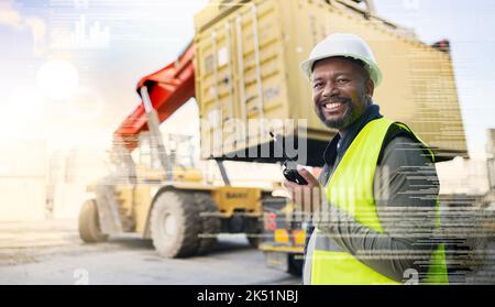 Lieferkette, Kommunikation und Zukunftsorientierung mit einem Mann Schifffahrt oder Logistikmitarbeiter auf einem Dock mit einem Kran und Container. Radio, Overlay und Ladung mit Stockfoto