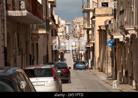 Straßenszene, Rosolini, Provinz Siracusa (Syrakus), Sizilien, Italien. Rosolini ist ein typischer. Kleine Stadt in der Provinz Siracusa (Syrakus). Stockfoto