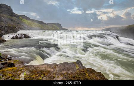 Wasserfall Gullfoss in Island - Panoramablick Stockfoto