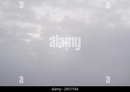 Grauer Himmel Stockfoto