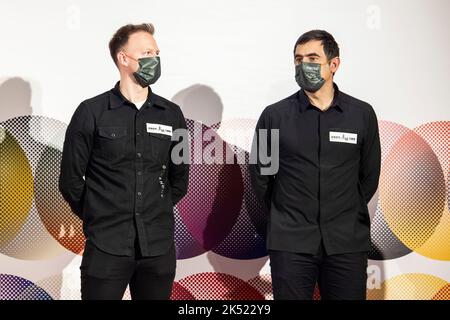 Hongkong, China. 05. Oktober 2022. HONGKONG, HONGKONG SAR, CHINA: OKTOBER 5TH 2022. Snooker-Pressekonferenz der Hong Kong Masters 2022.L zu R Judd Trump-Weltrangliste: 2, Ronnie O'Sullivan-Weltrangliste: 1. Alamy Live Sport/Jayne Russell Credit: Jayne Russell/Alamy Live News Stockfoto