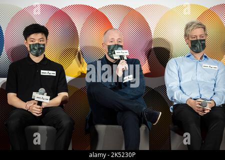 Hongkong, China. 05. Oktober 2022. HONGKONG, HONGKONG SAR, CHINA: OKTOBER 5TH 2022. Snooker-Pressekonferenz der Hong Kong Masters 2022. L zu R Zhao Xintong Weltrangliste: 6, John Higgins Weltrangliste: 5, Neil Robertson Weltrangliste: 4. Alamy Live Sport/Jayne Russell Credit: Jayne Russell/Alamy Live News Stockfoto