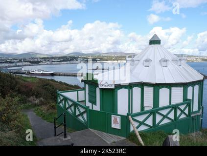 Blick über die Great Union Camera Obscura in Richtung Douglas Bay. Erbaut am Ende des 19.. Jahrhunderts, wurde es zu einer wichtigen Touristenattraktion. Stockfoto