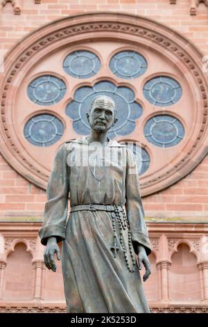 Statue von Charles de Foucauld, rue Saint Léon in Straßburg. Charles de Foucauld, geboren am 15. September 1858 in Straßburg (Frankreich), Kavallerieoffizier in der französischen Armee, wurde Forscher und Geograph, später katholischer Ordensmann, Priester, Eremit und Sprachwissenschaftler, wurde am 13. November 2005 von Papst Benedikt XVI. Selig gesprochen und am 15. Mai 2022 von Papst Franziskus heiliggesprochen. Er wird am 1.. Dezember gefeiert. 02. Oktober 2022, in Straßburg Nordostfrankreich. Foto von Nicolas Roses/ABACAPRESS.COM Stockfoto