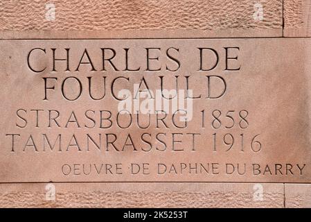 Statue von Charles de Foucauld, rue Saint Léon in Straßburg. Charles de Foucauld, geboren am 15. September 1858 in Straßburg (Frankreich), Kavallerieoffizier in der französischen Armee, wurde Forscher und Geograph, später katholischer Ordensmann, Priester, Eremit und Sprachwissenschaftler, wurde am 13. November 2005 von Papst Benedikt XVI. Selig gesprochen und am 15. Mai 2022 von Papst Franziskus heiliggesprochen. Er wird am 1.. Dezember gefeiert. 02. Oktober 2022, in Straßburg Nordostfrankreich. Foto von Nicolas Roses/ABACAPRESS.COM Stockfoto