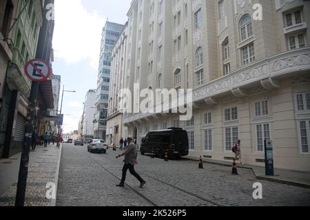 salvador, bahia, brasilien - 30. september 2022: Blick auf die Rua Chile im historischen Zentrum der Stadt Salvador. Stockfoto