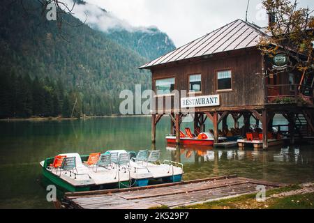 Fantastische Aussicht auf den toblacher See Stockfoto