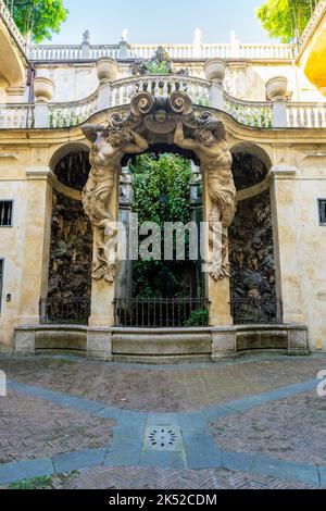 Palazzo Lomellino di Strada Nuova an der Via Garibaldi in Genua, Region Ligurien, Italien. Dieser palazzo ist bekannt für den Innenhof mit Wasserfall. Stockfoto