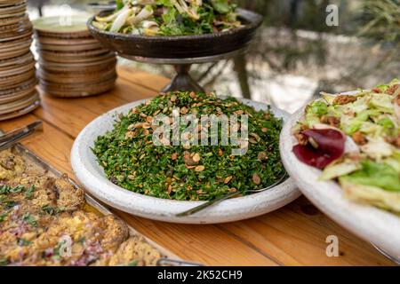 Eine Nahaufnahme eines Gerichts mit frischem Gemüse Stockfoto