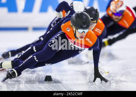 Heerenveen - 2022-10-05 16:11:36 Heerenveen - Short Track Speed Skater Jens van 't Wout während einer Trainingseinheit in Thialf vor dem Dutch Open Short Track Speed Track, dem ersten internationalen Showdown dieser Saison. ANP VINCENT JANNINK niederlande Out - belgien Out Stockfoto