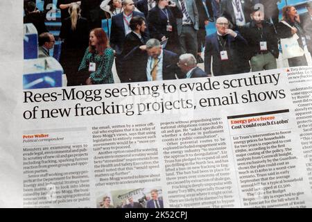 Jacob 'Rees-Mogg versucht, der Überprüfung neuer Fracking-Projekte zu entgehen, E-Mail-Shows' Guardian Zeitung Schlagzeile Clipping 2022 UK Stockfoto