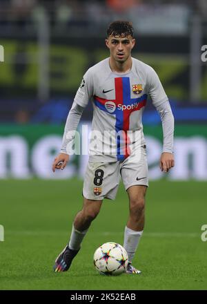 Mailand, Italien, 4.. Oktober 2022. Pedri des FC Barcelona beim UEFA Champions League-Spiel der Gruppe C in Giuseppe Meazza, Mailand. Bildnachweis sollte lauten: Jonathan Moscrop / Sportimage Stockfoto