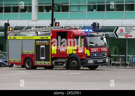 London, Großbritannien. 05. Oktober 2022. Ein Feuerwehrmotor, der in London, Großbritannien, gesehen wurde. (Foto: Dinendra Haria/SOPA Images/Sipa USA) Quelle: SIPA USA/Alamy Live News Stockfoto