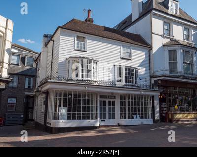 The Pantiles Vintry (est. 1768), eine Bar & Pizzeria (2022) in der Pantiles-Gegend von Royal Tunbridge Wells, Kent, Großbritannien. Stockfoto