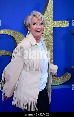 London, UK , 05/10/2022, Emma Thompson kommt zu den Darstellern und Filmemacher besuchen die Pressekonferenz des BFI London Film Festival für Roald Dahls Matilda The Musical, veröffentlicht von Sony Picters in Kinos in ganz Großbritannien und Irland vom 25.. November - 5.. Oktober 2022, London, UK. Stockfoto