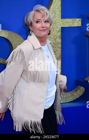 London, UK , 05/10/2022, Emma Thompson kommt zu den Darstellern und Filmemacher besuchen die Pressekonferenz des BFI London Film Festival für Roald Dahls Matilda The Musical, veröffentlicht von Sony Picters in Kinos in ganz Großbritannien und Irland vom 25.. November - 5.. Oktober 2022, London, UK. Stockfoto