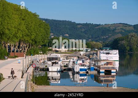 Frankreich, Ardeche, Rhonetal, Tournon sur Rhone, der Hafen Stockfoto