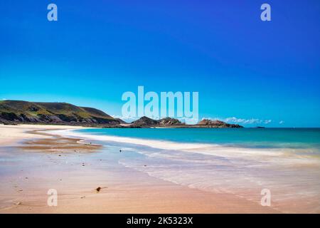 Frankreich, Côtes d'Armor, Côte de Penthièvre, Erquy, Grand Site von Frankreich Cap d'Erquy - Cap Fréhel, Lourtuais Strand, Wandern auf dem GR 34 Fernwanderweg pa Stockfoto