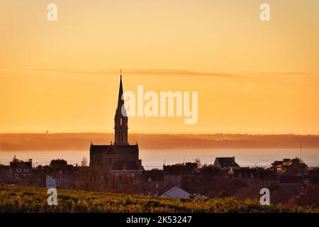 Frankreich, Cotes d'Armor, Cote de Penthièvre, Pléneuf Val André, Pfarrkirche St. Peter und St. Paul Stockfoto