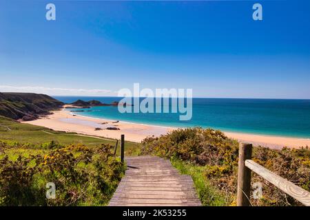 Frankreich, Côtes d'Armor, Côte de Penthièvre, Erquy, Grand Site von Frankreich Cap d'Erquy - Cap Fréhel, Lourtuais Strand, Wandern auf dem GR 34 Fernwanderweg pa Stockfoto