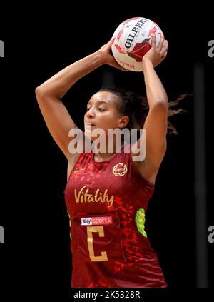 England Vitality Roses' Imogen Allison in Aktion beim Vitality-Netball-Spiel in der Motorpoint Arena, Nottingham. Bilddatum: Mittwoch, 5. Oktober 2022. Stockfoto