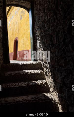 Portugal, Madeira, Funchal, Fort Sao Tiago und das Museum für zeitgenössische Kunst am Meer Stockfoto