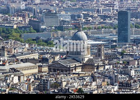 Frankreich, Paris, erhöhte Ansicht von Paris vom Panorama-Observatorium des Montparnasse-Turms, dem Pantheon Stockfoto