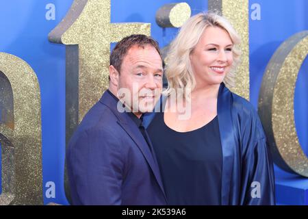 Stephen Graham, Schauspieler und Filmemacher nehmen an der Weltpremiere von Roald Dahls Matilda the Musical Teil, die von Sony Pictures in Kinos in ganz Großbritannien veröffentlicht wurde Stockfoto