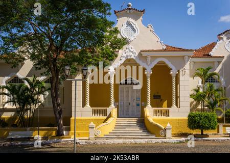 Kolonialgebäude für die Fórum da Justiça Estadual Comum da Comarca de Sabará in Minas Gerais, Brasilien. Stockfoto