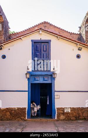 Eintritt in die Igreja de Nossa Senhora do Rosário dos Pretos da Barra in Sabará, Minas Gerais, Brasilien. Stockfoto