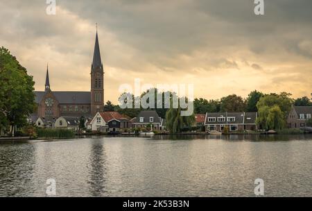 Stadtbild von Ouderkerk aan de Amstel, Nordholland, Niederlande Stockfoto