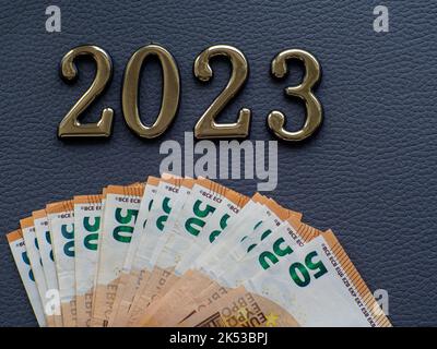 Hintergrund der 50-Euro-Banknoten und 2023 Stockfoto