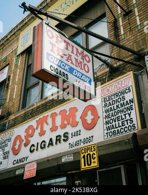 Optimo Zigarren Vintage-Schild in Ridgewood, Queens, New York Stockfoto