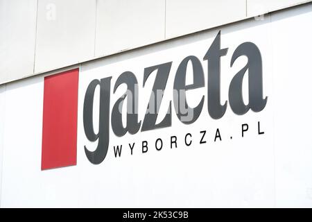 Breslau, Polen, Gazeta Wyborcza Polnische Tageszeitung Logo Symbol Detail, Nahaufnahme, niemand, keine Menschen, Hauptquartier Gebäude äußere Detail, Logotyp Stockfoto