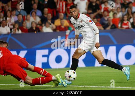 Sevilla, Spanien 05/10/2022, UEFA Champions League Fußballspiel Sevilla gegen Borussia Dortmund bei Ramon Sanchez Pizjuan. 05. OKTOBER 2022 SEVILLA 05/10/2022 FASE DE GRUPOS DE LA UCL ESTADIO SANCHEZ PIZJUAN SEVILLA FC-BORUSSIA DORTMUND 900/CORDON PRESSE Stockfoto