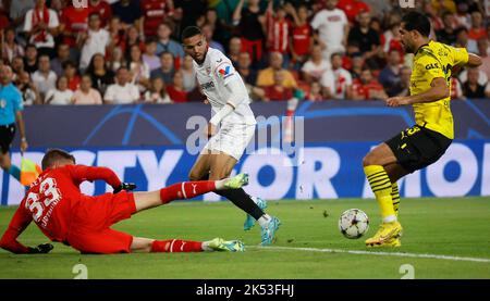 Sevilla, Spanien 05/10/2022, UEFA Champions League Fußballspiel Sevilla gegen Borussia Dortmund bei Ramon Sanchez Pizjuan. 05. OKTOBER 2022 SEVILLA 05/10/2022 FASE DE GRUPOS DE LA UCL ESTADIO SANCHEZ PIZJUAN SEVILLA FC-BORUSSIA DORTMUND 900/CORDON PRESSE Stockfoto