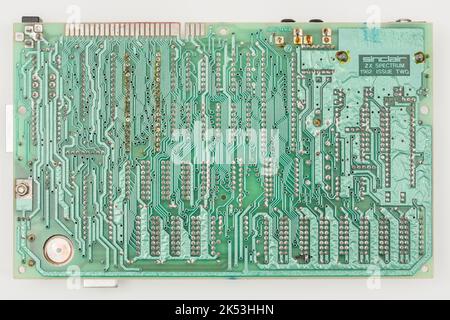 Grüne Platine des 1982 Sinclair ZX Spectrum [Ausgabe zwei 16k]. Für frühe Computer. Heimcomputer, beliebte Elektronik, britische Computer. Stockfoto