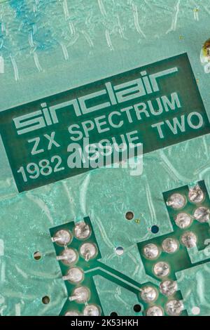 Grüne Hauptplatine des 1982 Sinclair ZX Spectrum [Ausgabe zwei 16k]. Für frühe Computer. Heimcomputer, britische Computer, PCB-Verzinnung Wellen defekt. Stockfoto