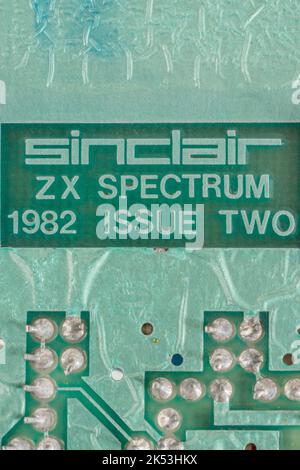 Grüne Hauptplatine des 1982 Sinclair ZX Spectrum [Ausgabe zwei 16k]. Für frühe Computer. Heimcomputer, britische Computer, PCB-Verzinnung Wellen defekt. Stockfoto