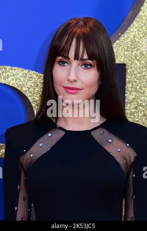 London, UK , 05/10/2022, Julia Hurley kommt zu den Darstellern und Filmemacher nehmen an der Pressekonferenz des BFI London Film Festival für Roald Dahls Matilda The Musical Teil, die von Sony Picters in Kinos in ganz Großbritannien und Irland vom 25.. November bis 5.. Oktober 2022 in London, Großbritannien, veröffentlicht wurde. Stockfoto