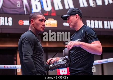 LONDON, GROSSBRITANNIEN. 05. Oktober 2022. Conor Benn präsentiert während Matchroom Chris Eubank Jr gegen Conor Benn und das Undercard Media Workout am Mittwoch, den 05. Oktober 2022 in LONDON, GROSSBRITANNIEN. Kredit: Taka G Wu/Alamy Live Nachrichten Stockfoto