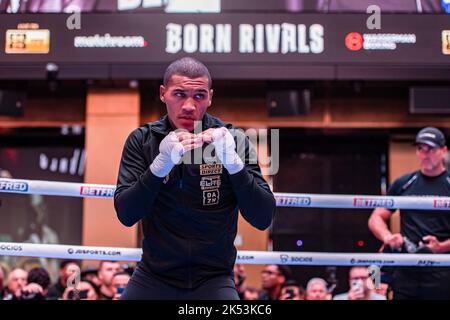 LONDON, GROSSBRITANNIEN. 05. Oktober 2022. Conor Benn präsentiert während Matchroom Chris Eubank Jr gegen Conor Benn und das Undercard Media Workout am Mittwoch, den 05. Oktober 2022 in LONDON, GROSSBRITANNIEN. Kredit: Taka G Wu/Alamy Live Nachrichten Stockfoto