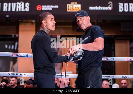 LONDON, GROSSBRITANNIEN. 05. Oktober 2022. Conor Benn präsentiert während Matchroom Chris Eubank Jr gegen Conor Benn und das Undercard Media Workout am Mittwoch, den 05. Oktober 2022 in LONDON, GROSSBRITANNIEN. Kredit: Taka G Wu/Alamy Live Nachrichten Stockfoto