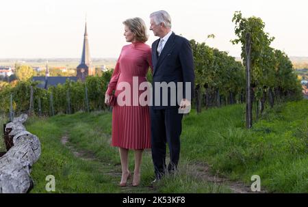 Deidesheim. Belgien, 05/10/2022, Königin Mathilde von Belgien und König Philippe - Filip von Belgien, abgebildet bei einem Besuch der von Winning Winery - Deidesheim, Teil eines offiziellen Besuches des belgischen Königspaares in der Bundesrepublik Deutschland und Rheinland-Pfalz, Mittwoch, 05. Oktober 2022, in Deidesheim. BELGA FOTO BENOIT DOPPAGNE Stockfoto