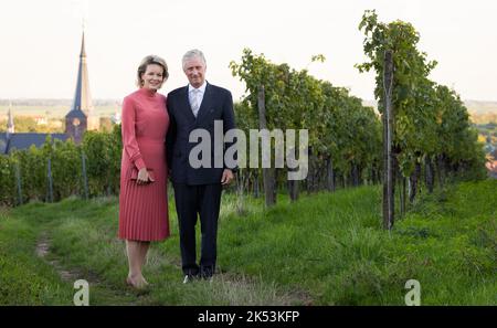 Deidesheim. Belgien, 05/10/2022, Königin Mathilde von Belgien und König Philippe - Filip von Belgien, abgebildet bei einem Besuch der von Winning Winery - Deidesheim, Teil eines offiziellen Besuches des belgischen Königspaares in der Bundesrepublik Deutschland und Rheinland-Pfalz, Mittwoch, 05. Oktober 2022, in Deidesheim. BELGA FOTO BENOIT DOPPAGNE Stockfoto