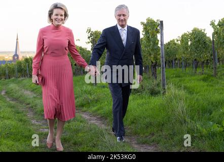 Deidesheim. Belgien, 05/10/2022, Königin Mathilde von Belgien und König Philippe - Filip von Belgien, abgebildet bei einem Besuch der von Winning Winery - Deidesheim, Teil eines offiziellen Besuches des belgischen Königspaares in der Bundesrepublik Deutschland und Rheinland-Pfalz, Mittwoch, 05. Oktober 2022, in Deidesheim. BELGA FOTO BENOIT DOPPAGNE Stockfoto