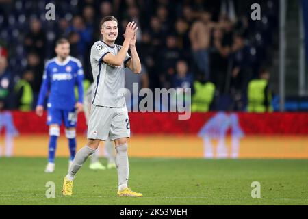 SALZBURG, ÖSTERREICH - OKTOBER 05: Luka Sucic von RB Salzburg reagiert während des UEFA Champions League-Spiel der Gruppe E zwischen dem FC Salzburg und Dinamo Zagreb in der Fußball Arena Salzburg am 5. Oktober 2022 in Salzburg, Österreich. Foto: Matija Habljak/Pixsell Stockfoto