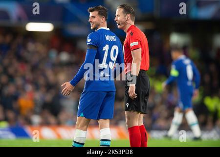 London, Großbritannien. 05. Oktober 2022. Mason Mount of Chelsea während des UEFA Champions League-Gruppenbühnenkurzspiel zwischen Chelsea und AC Mailand am 5. Oktober 2022 in Stamford Bridge, London, England. Foto von Salvio Calabrese. Nur zur redaktionellen Verwendung, Lizenz für kommerzielle Nutzung erforderlich. Keine Verwendung bei Wetten, Spielen oder Veröffentlichungen einzelner Clubs/Vereine/Spieler. Kredit: UK Sports Pics Ltd/Alamy Live Nachrichten Stockfoto